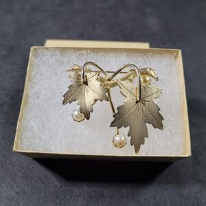 Vintage Sarah Coventry Brooch Maple Leaves with Pearl Pin Gold tone Leaves